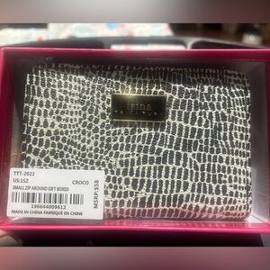 Trina Turk wallet NWT 🤍🖤🤍🖤
